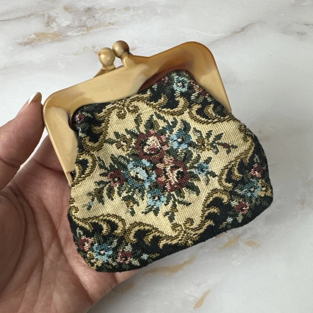 Vintage Petit Point Needlepoint Coin Purse Small Tapestry Roses Floral Pouch Sha - Picture 5 of 7